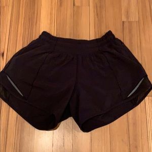 Lulu lemon black hotty-hot 4” shorts.